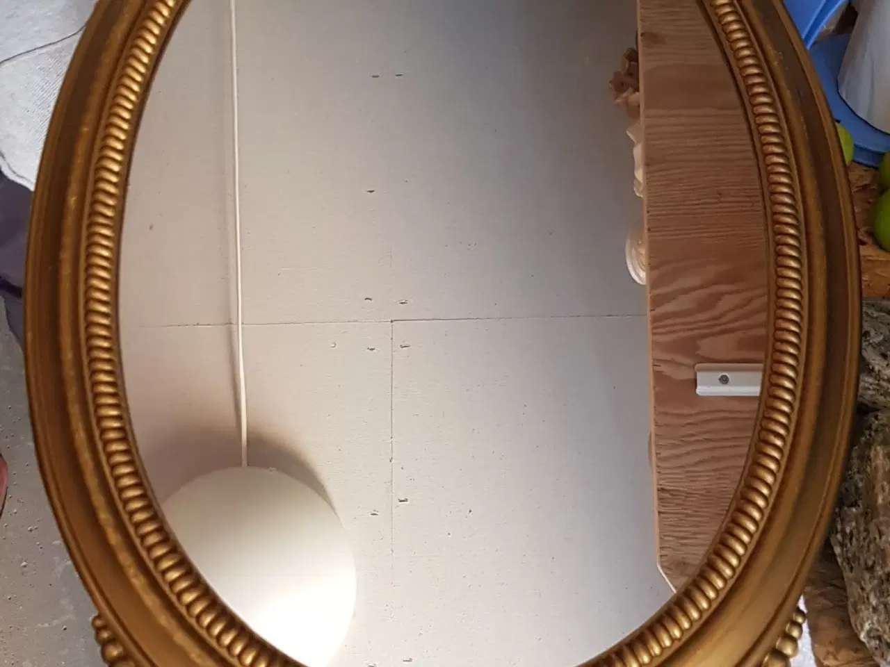 Billede 1 - Ovalt spejl i guldramme