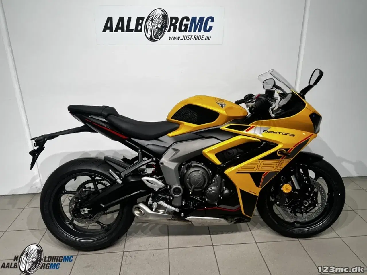 Billede 1 - Triumph Daytona 660 Cosmic Yellow / Sapphire Black