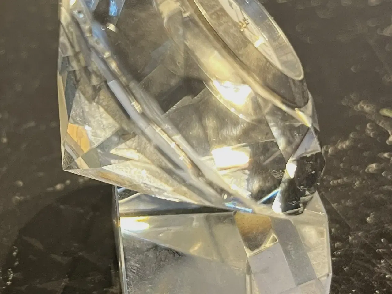 Billede 2 - Ur til batteri indlagt i krystal på fod  h. 6 cm.