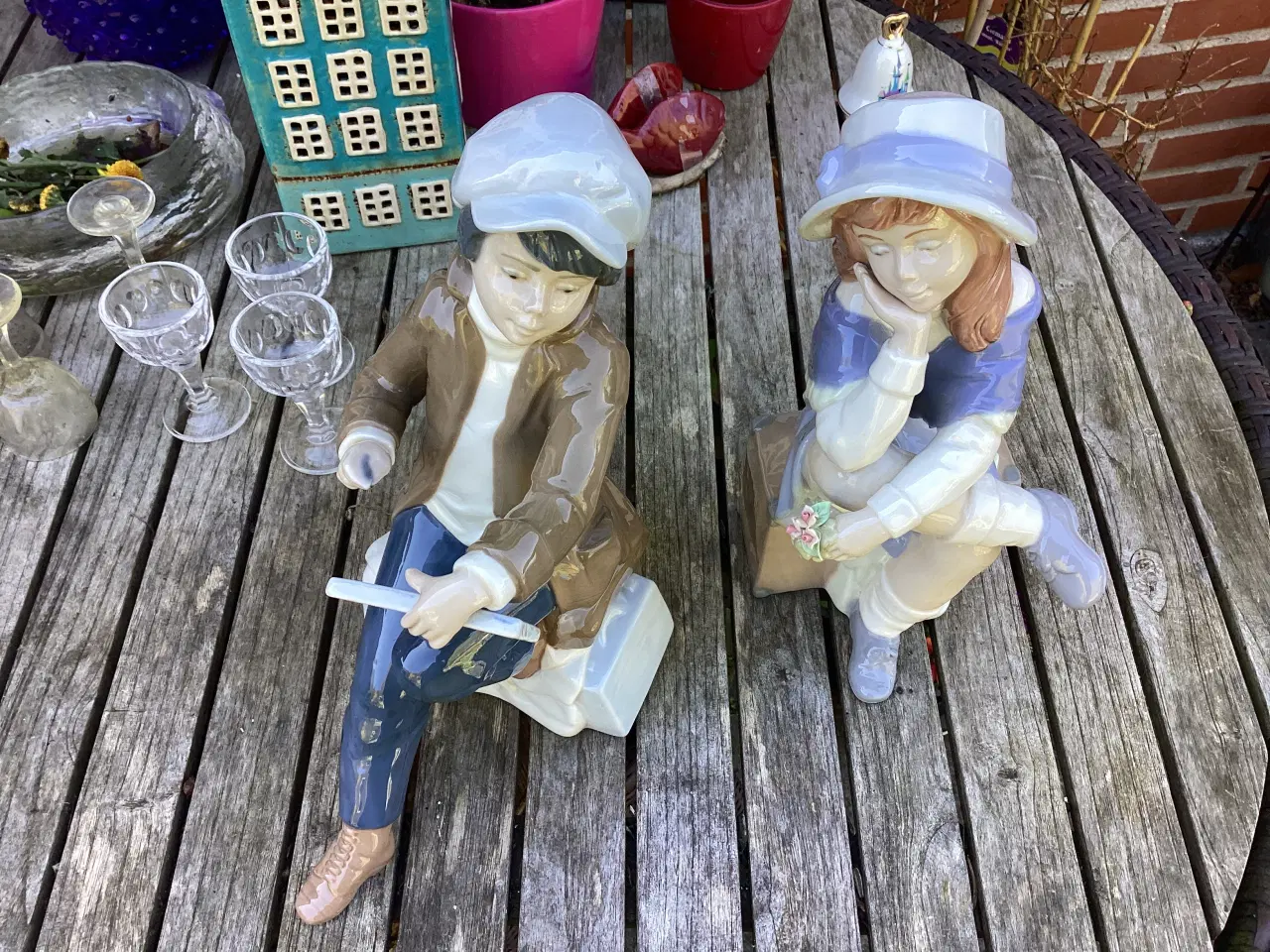 Billede 6 - Spansk fig Pige og dreng der maler hende