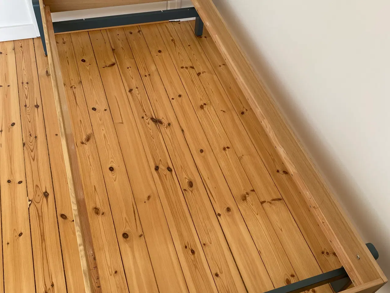 Billede 2 - Sengeramme i massiv egetræ – 90x200 cm