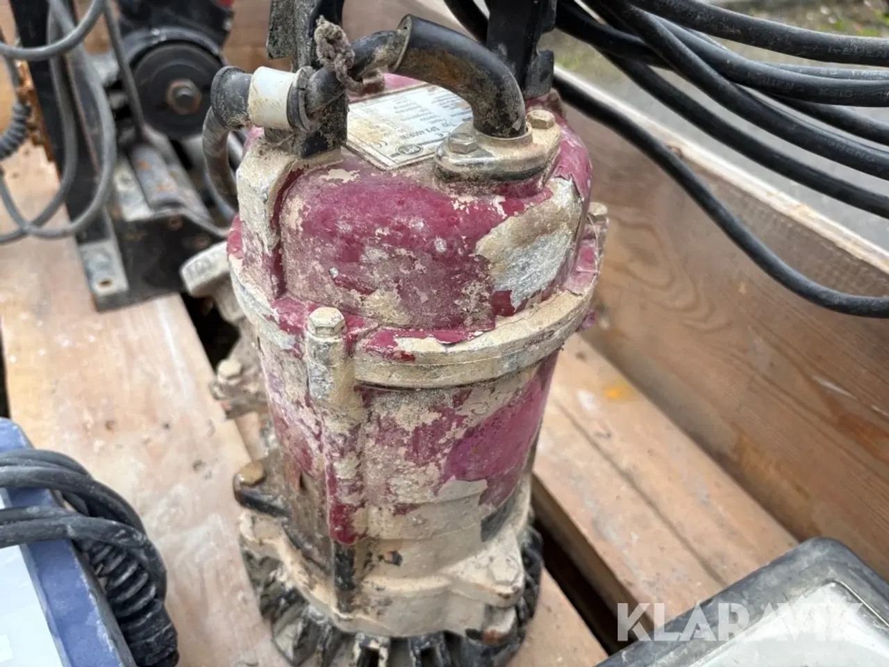 Billede 11 - Rørskærer, dykpumpe og lamper