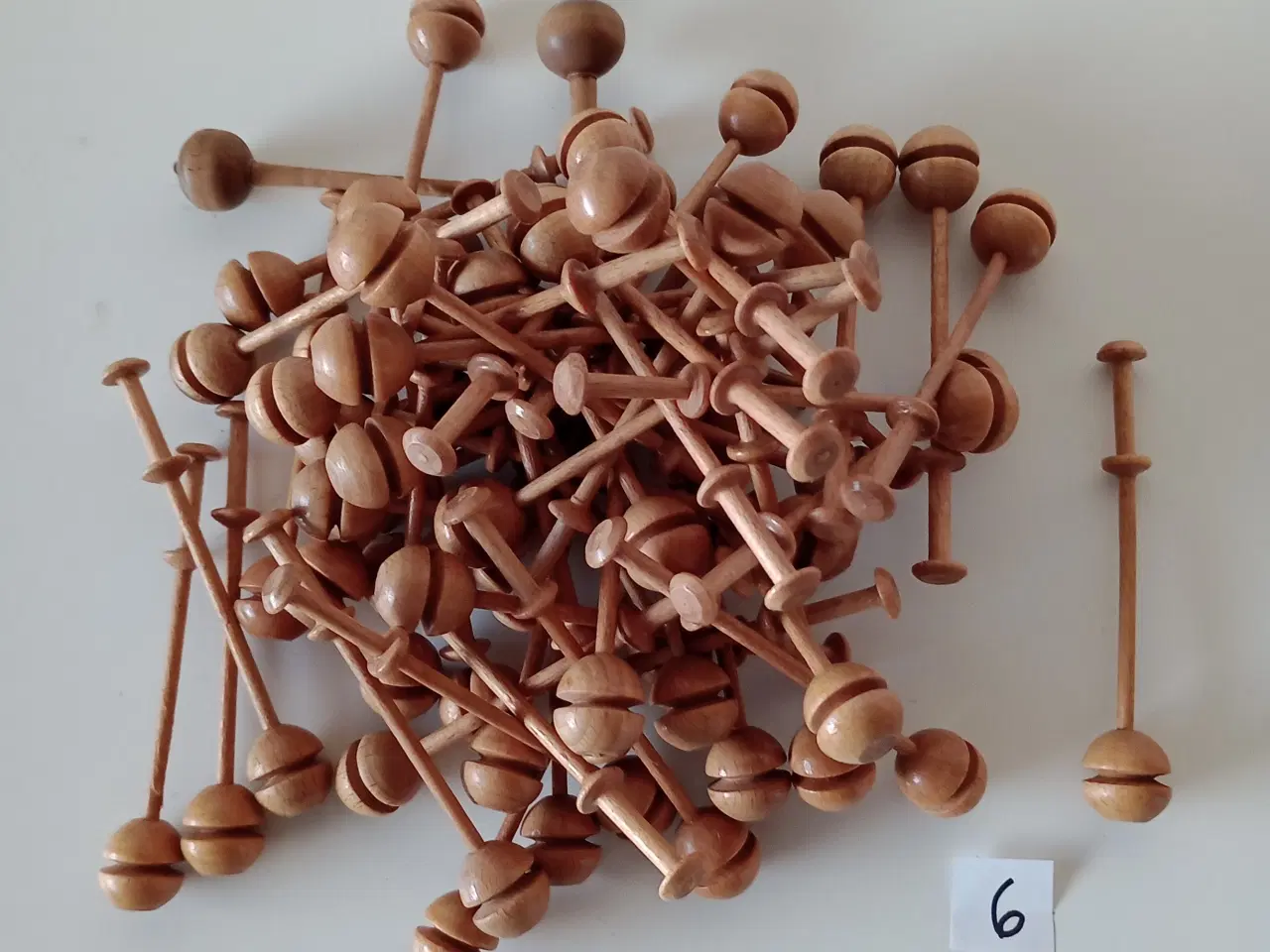 Billede 7 - Kniplepinde: foto + info med alm + perler.