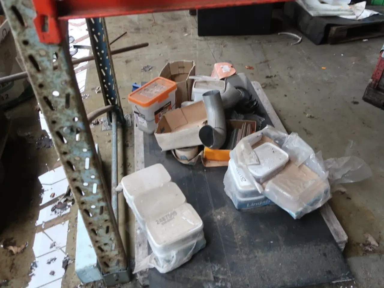 Billede 3 - Brændefyr BAXI Solo Innova 20 STD, Div. Paller med indhold, fælge med dæk m.m.