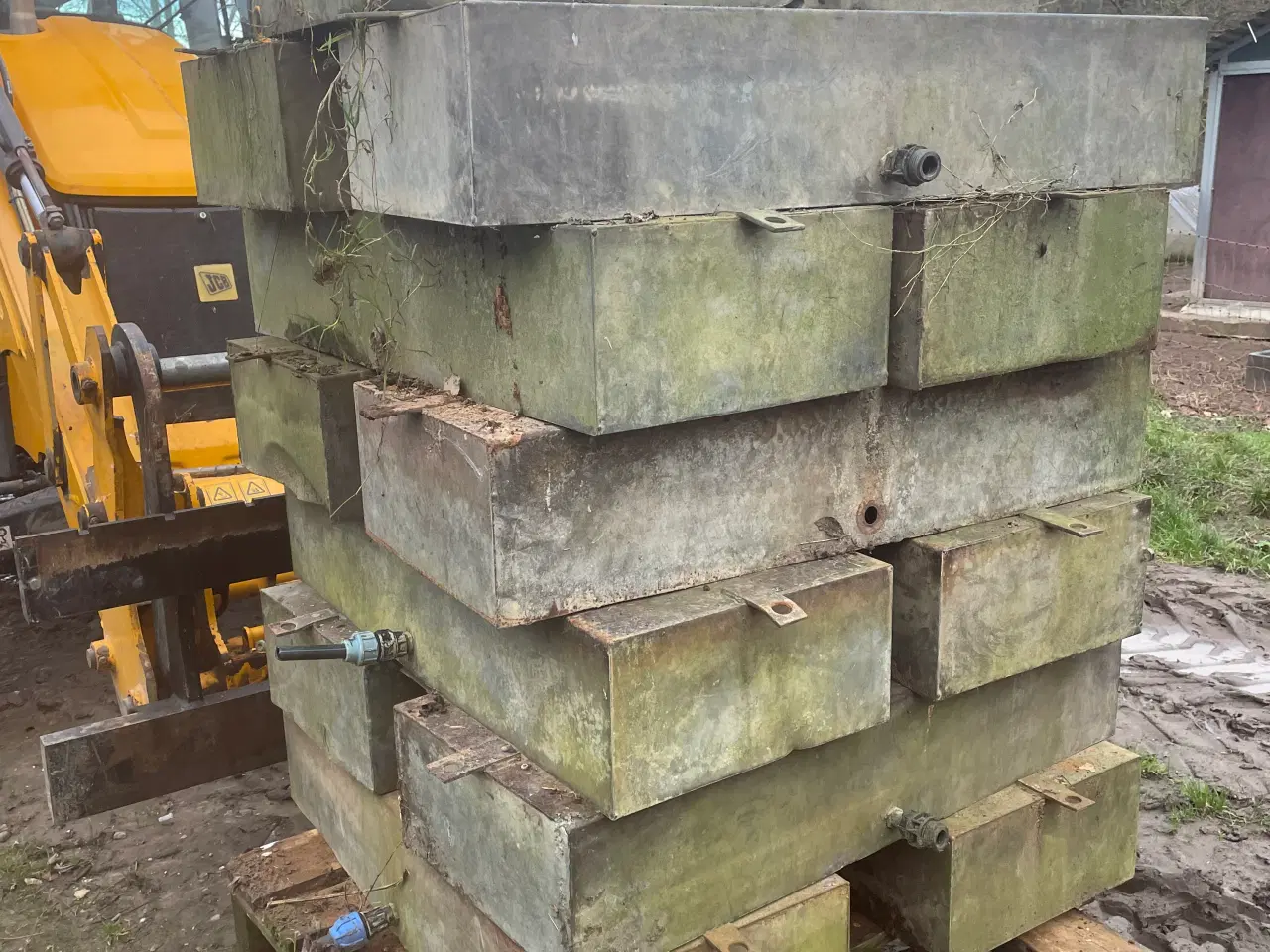 Billede 1 - Vandtrug, ikke nye men brugbar.