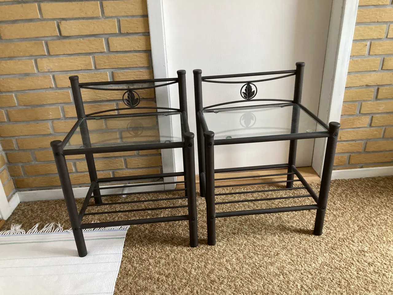 Billede 1 - Sengeborde i metal m/glasplade