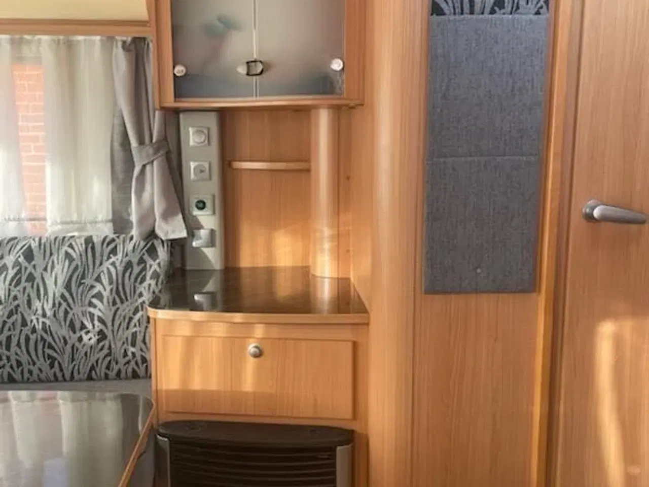 Billede 4 - Adria Adora 472 LU, årgang 2010 m/vinteropbevaring