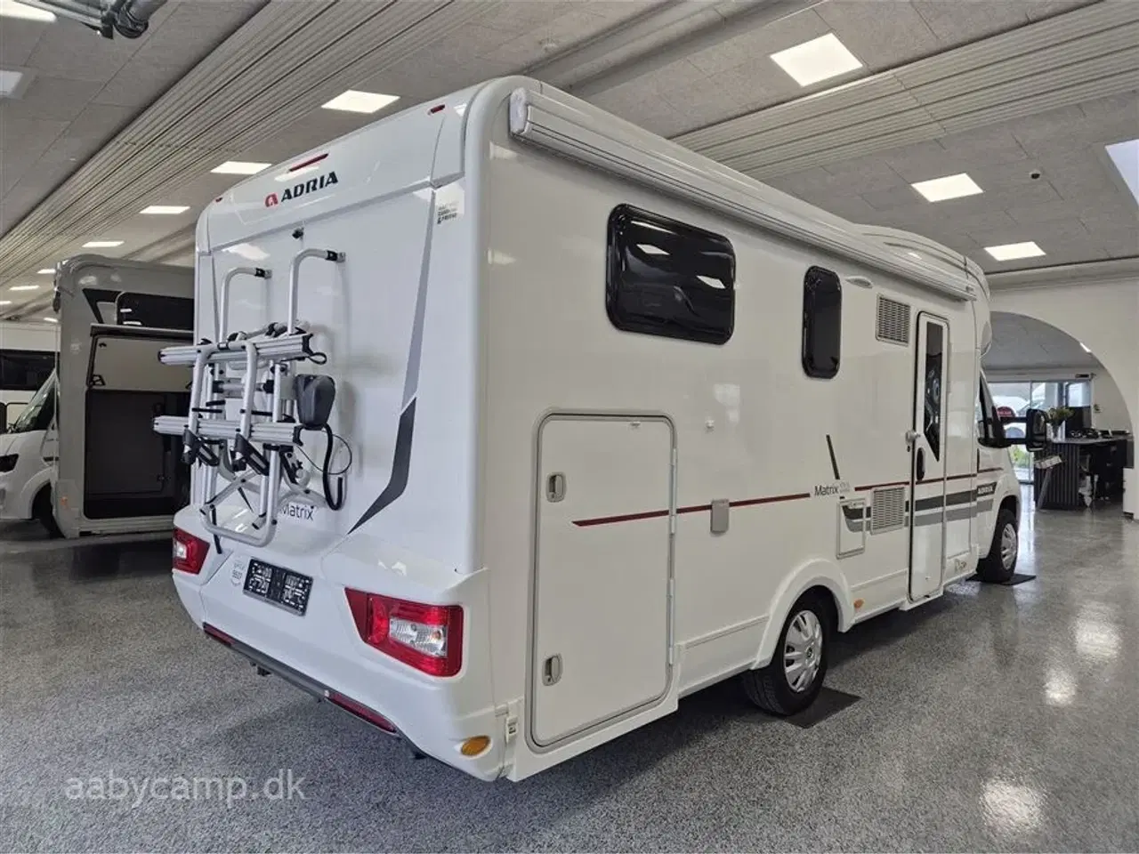 Billede 2 - 2017 - Adria Matrix Axess 670 SL   solcelle.batteri.markise.hæve/sænke cykelstativ på el.5 selepladser.helårsdæk.