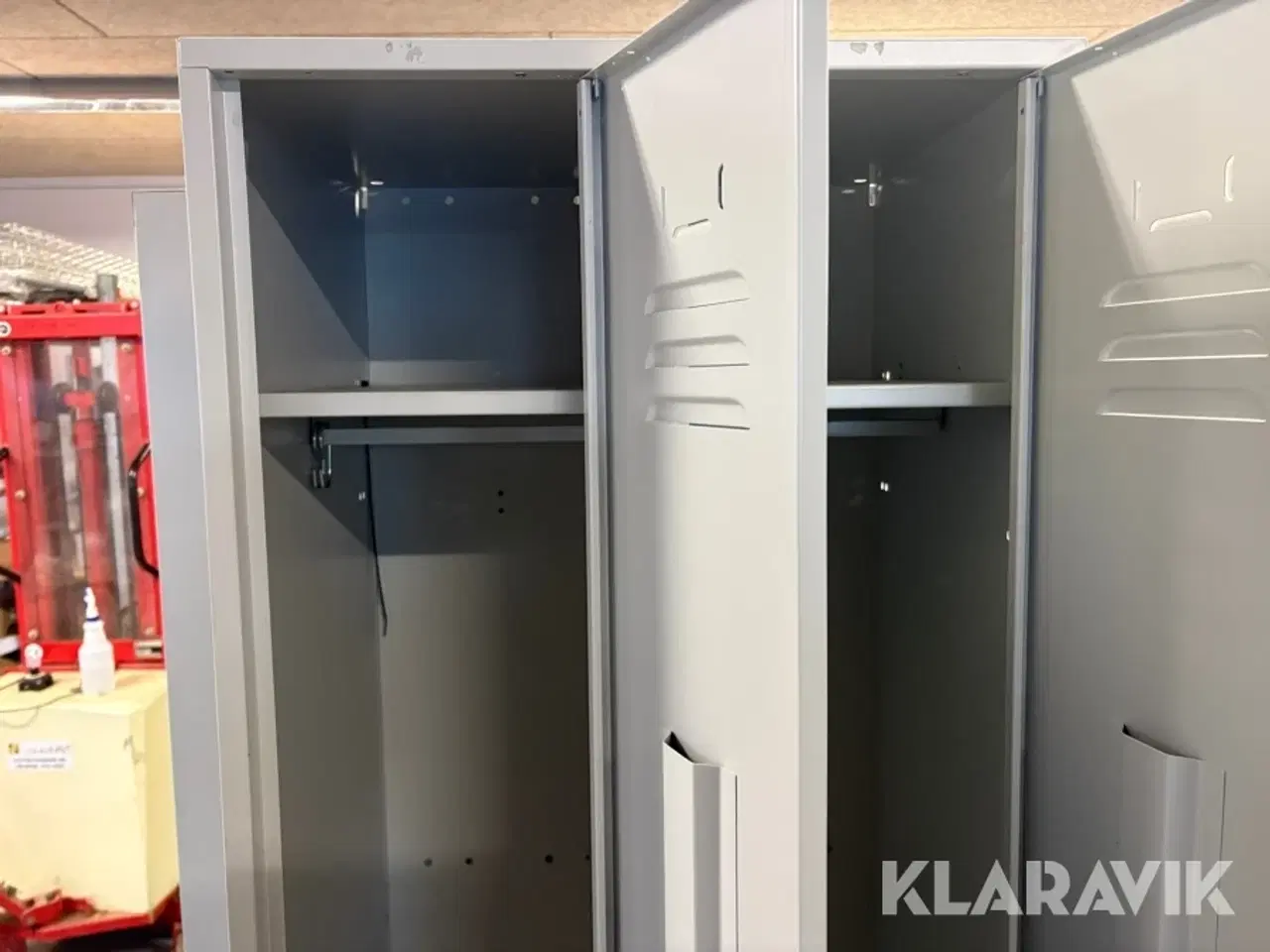 Billede 12 - Omklædningsskabe i stål 3 styk.