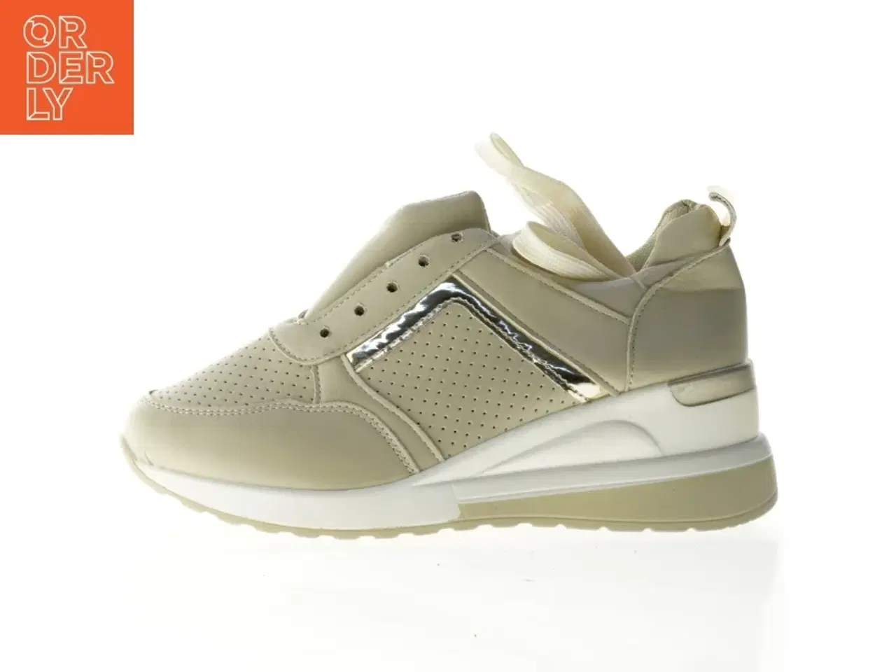 Billede 4 - Beige sneakers med sølv detaljer (str. 39)