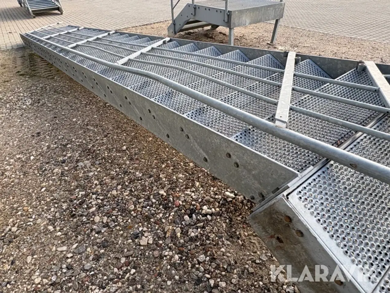 Billede 9 - Trappe og repos med gelænder