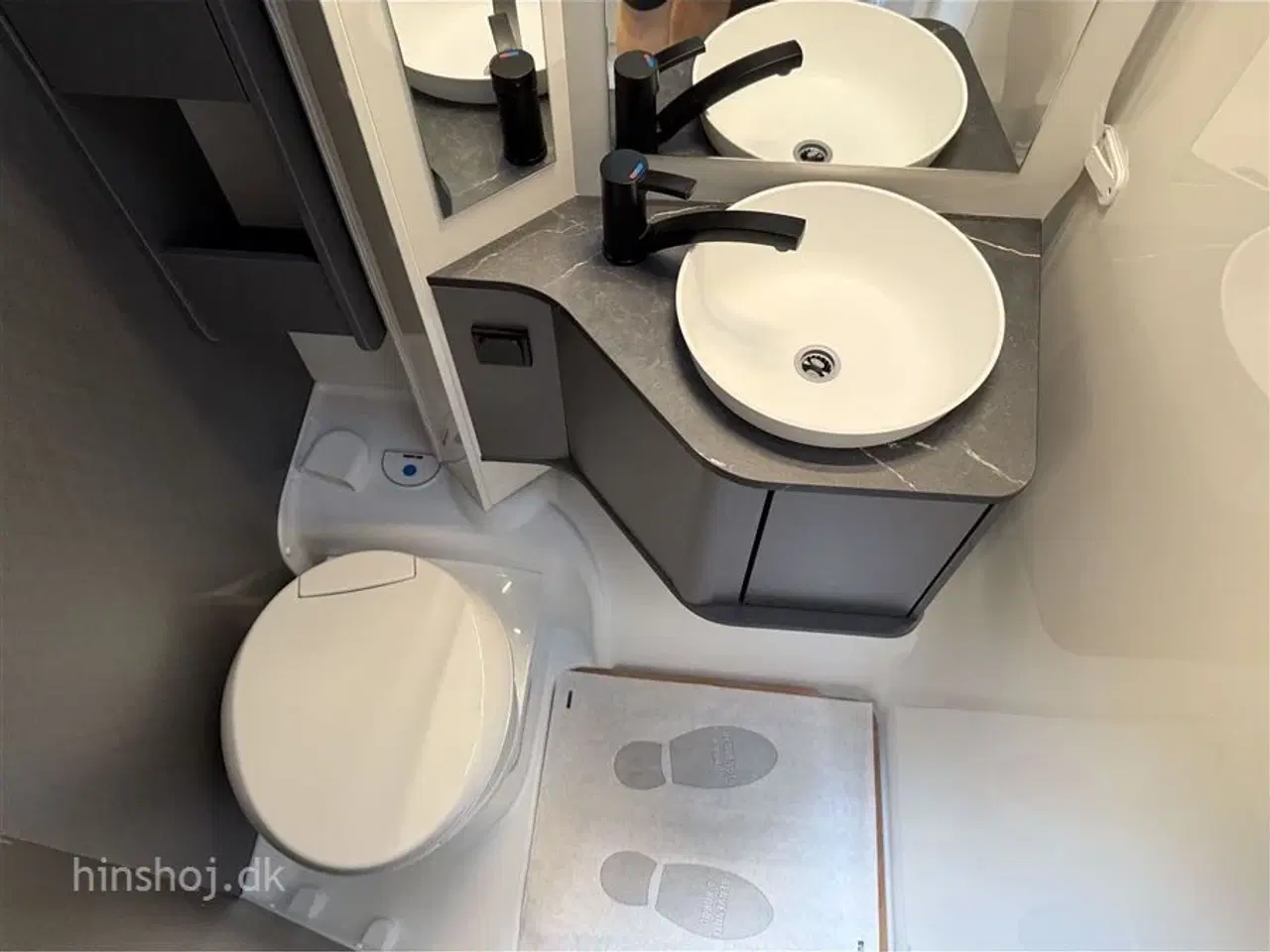 Billede 21 - 2026 - Etrusco I 6900 SB Aut.   Etrusco by Hymer er Italiensk Elegance og Komfort fra Hinshøj Caravan