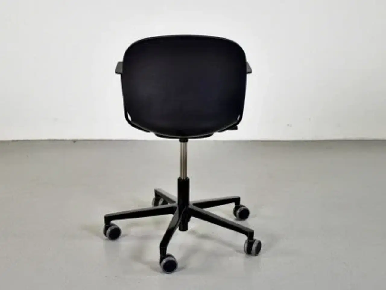 Billede 3 - Rbm noor 6070s kontorstol med sort skal og armlæn