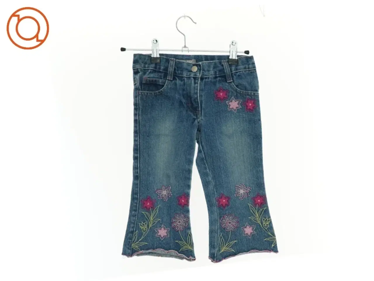 Billede 1 - Bukser i blå denim med broderet blomstermotiv, Kids Up (str. 92 cm)