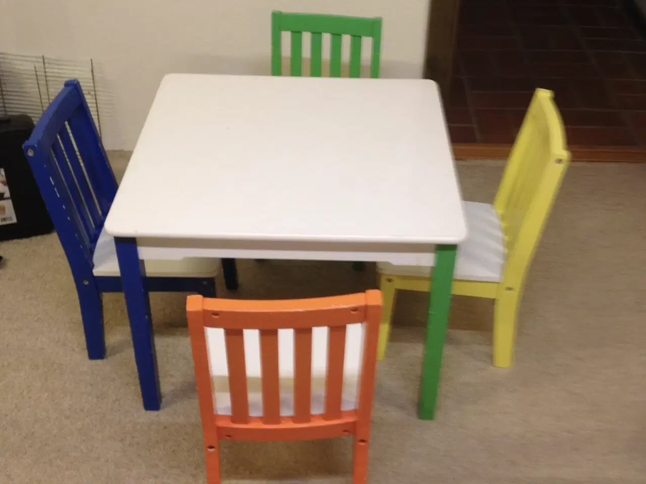 Billede 2 - Børnebord og 4 stole