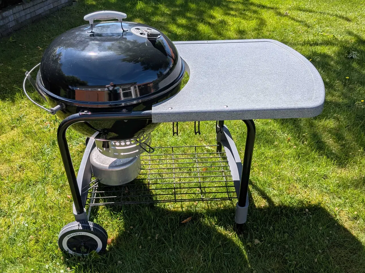 Billede 3 - Weber kuglegrill m/sidebord