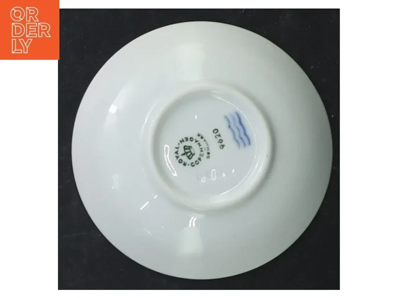 Billede 3 - Hvid porcelæns tallerken med monogram RH fra Royal Copenhagen (str. Ø 9 cm)