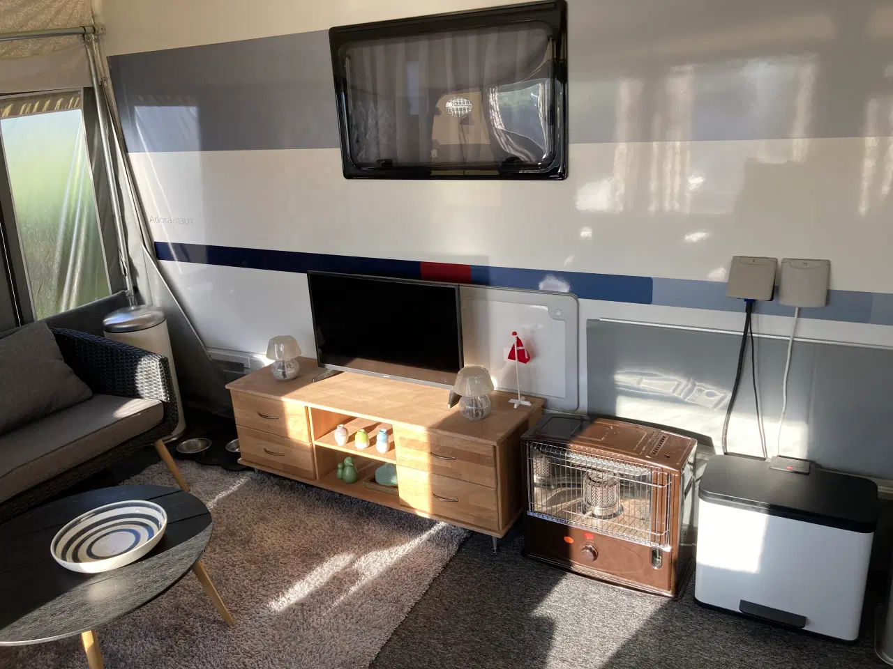 Billede 9 - Campingvogn med fortelt