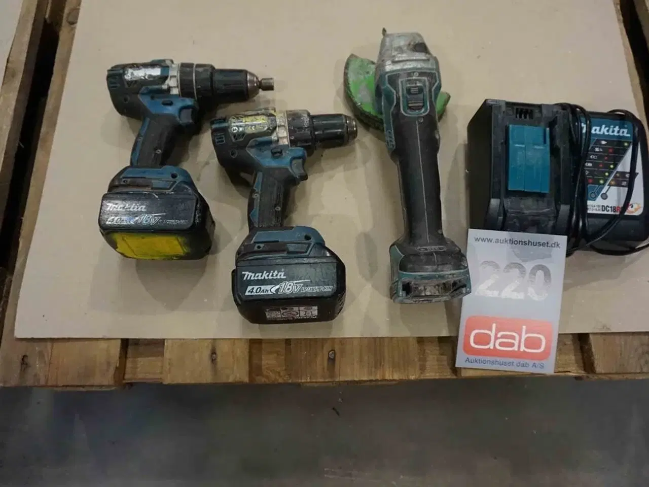 Billede 1 - 2 stk Makita boremaskiner, 1 vinkelsliber med to batterier og lader