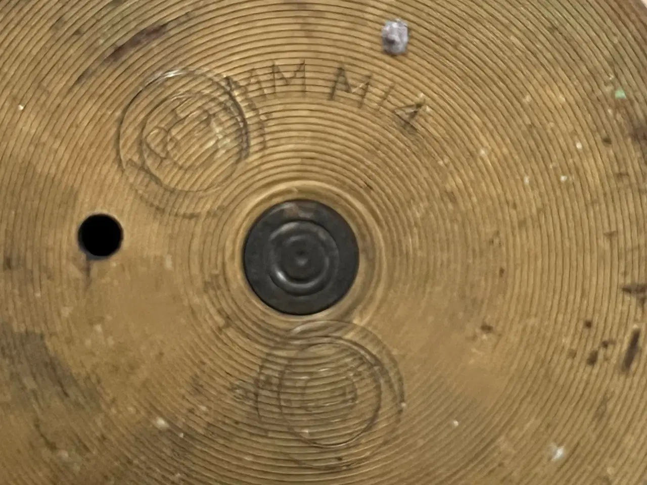 Billede 5 - 🔥 Smukt granathylster i messing – unik dekoration