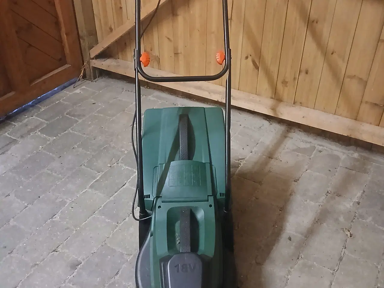 Billede 3 - Bosch PLÆNEKLIPPER på batteri sælges BILLIGT