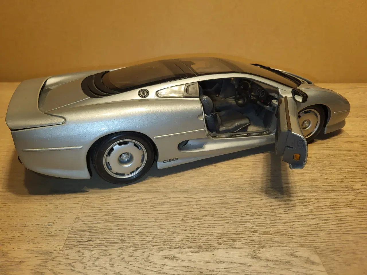 Billede 7 - Modelbil, Jaguar XJ220, skala 1/12