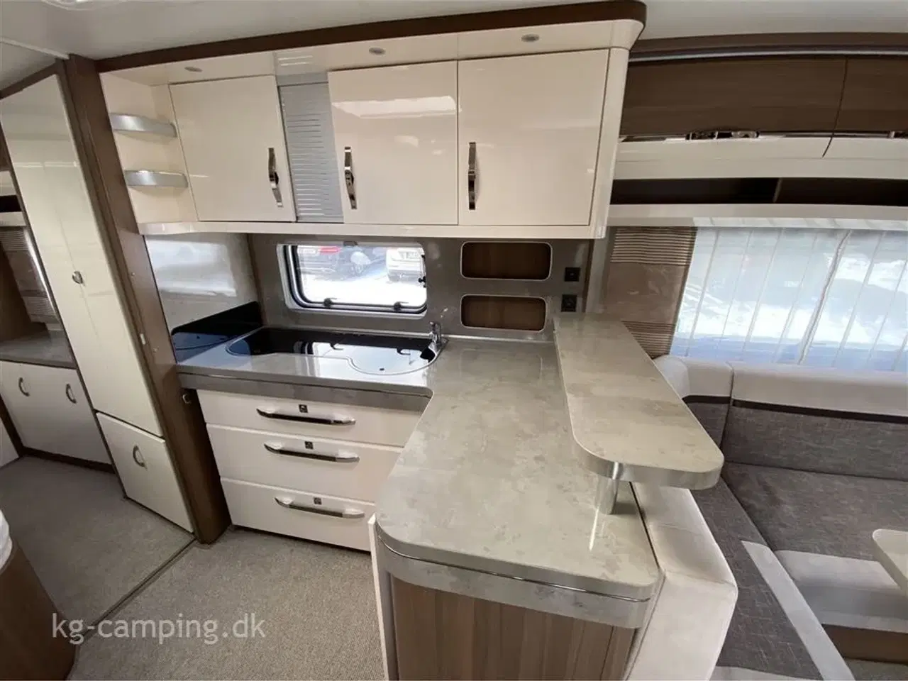Billede 6 - 2019 - Hobby Prestige 660 WFC Stor siddegruppe og stor vinkel køkken