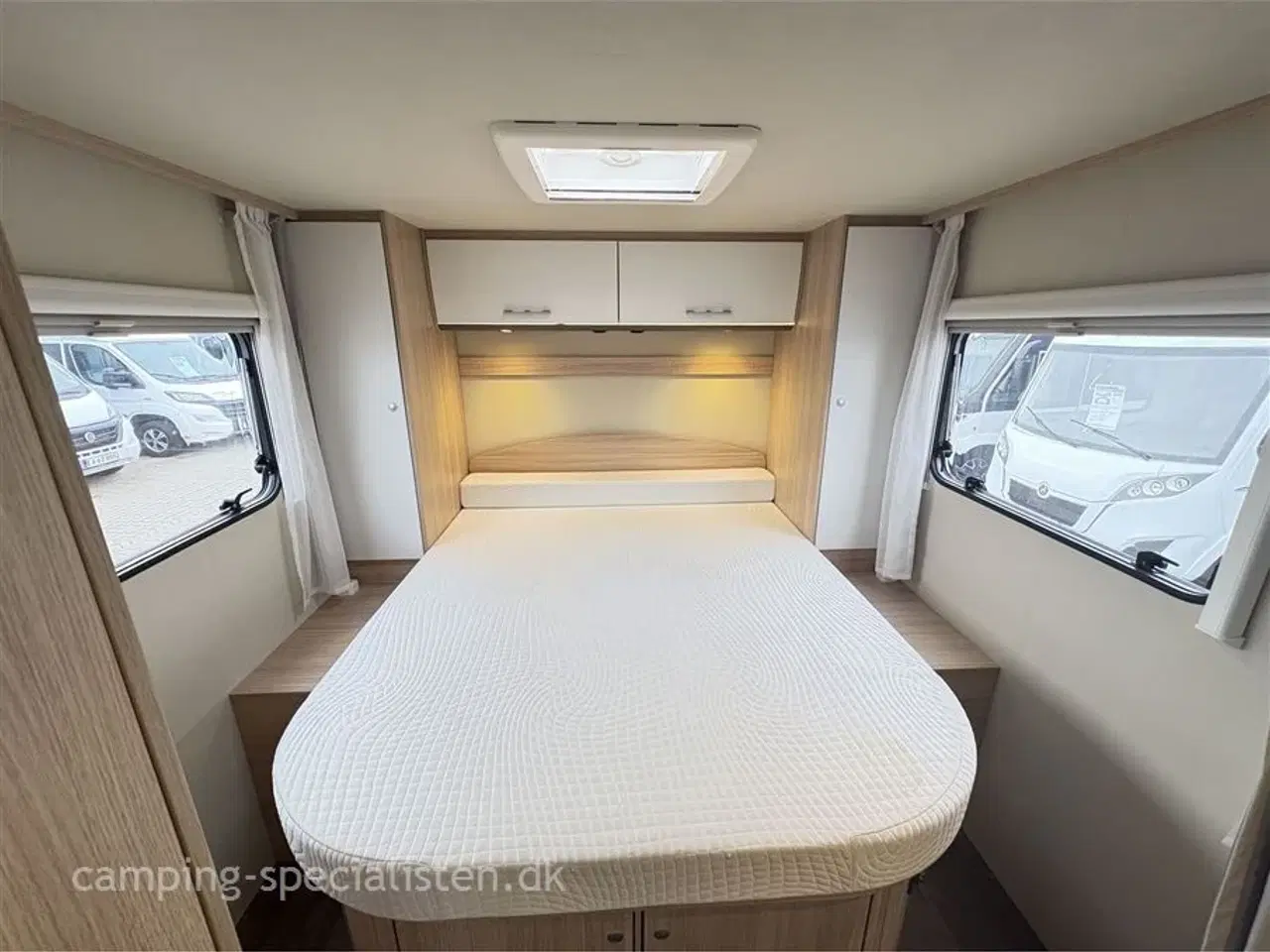 Billede 14 - 2019 - SunLight I 69 L Activ Automatgear SunLight T 69 L 2019 - helintegreret autocamper med queensbed - Se den nu hos Camping-Specialisten.dk