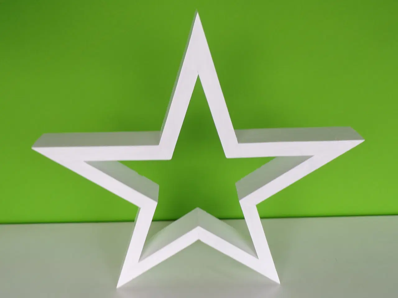 Billede 3 - Ny håndlavet / håndmalet stjerne i fyrretræ