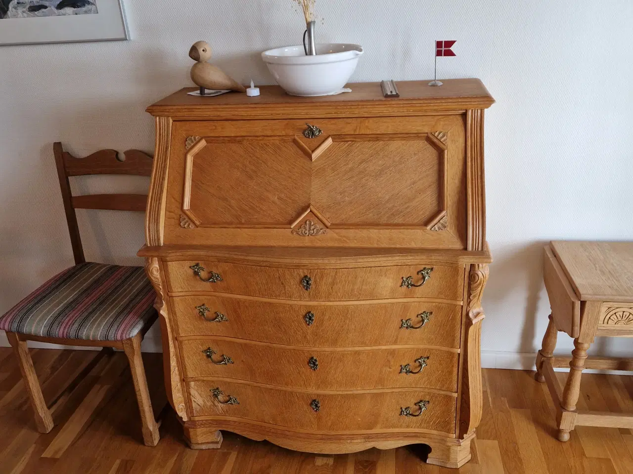 Billede 1 - Antik skænk i eg