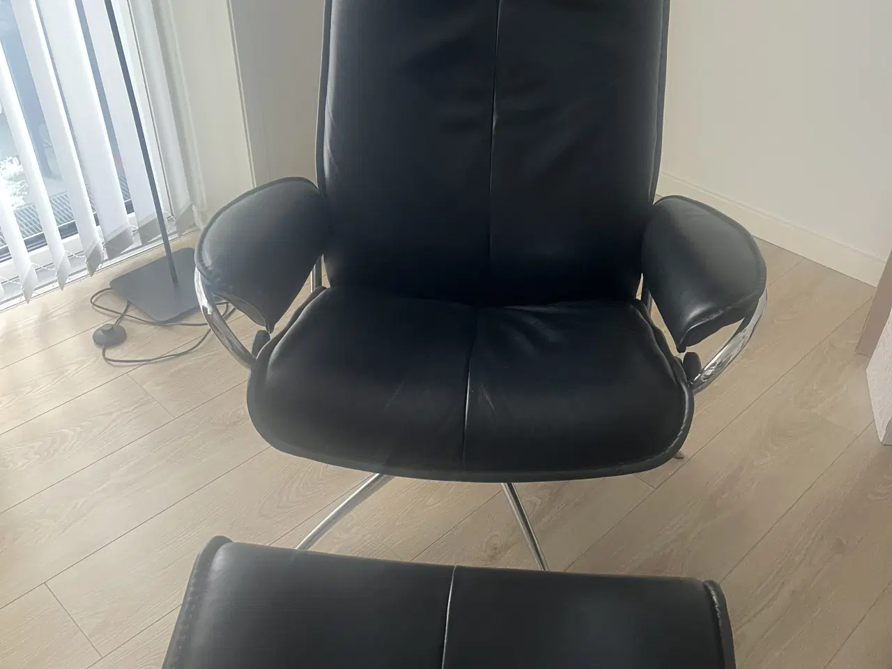 Billede 2 - Stressless stol med fodskammel 