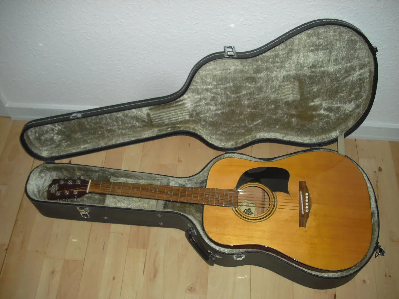 Billede 3 -  Washburn Akustisk Guitar 