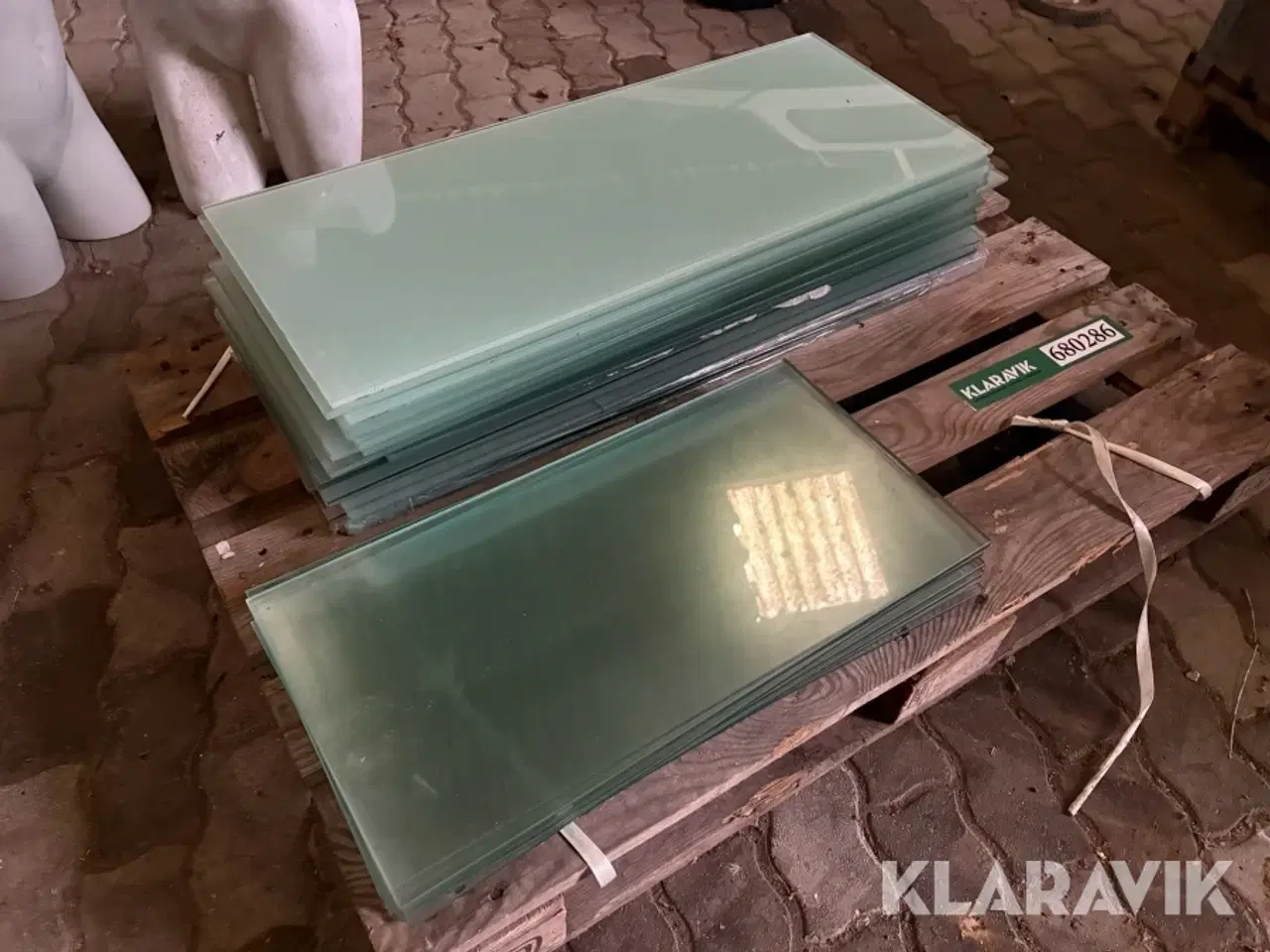 Billede 1 - Butiksinventar - hylder