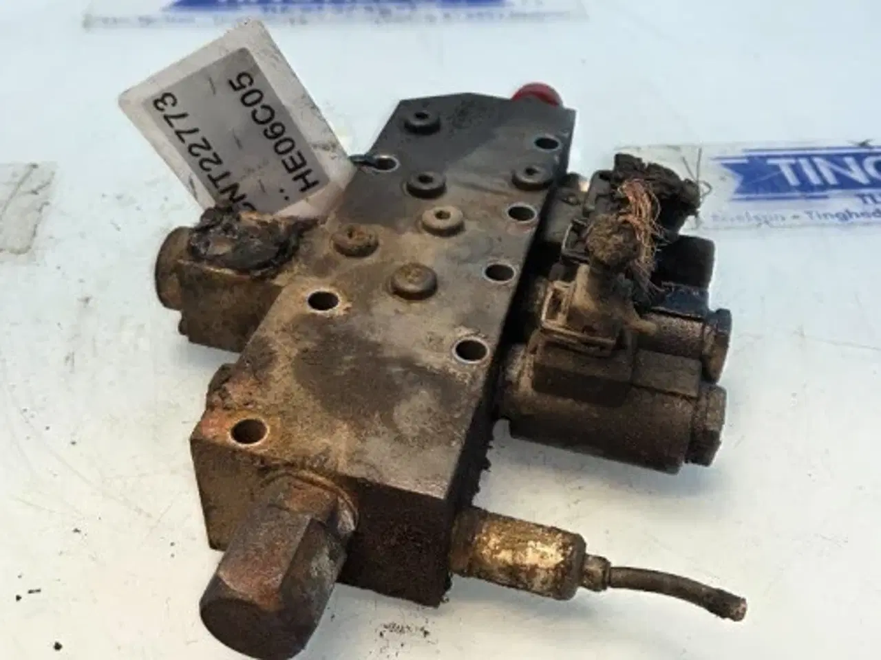 Billede 4 - Valtra  S394   Ventil   G954100600011