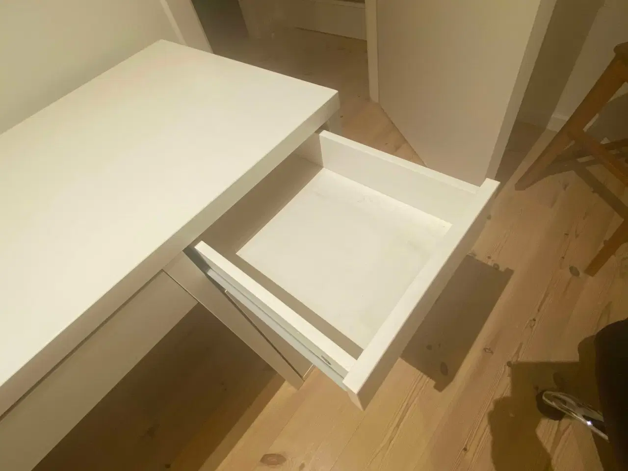 Billede 2 - IKEA MICKE Skrivebord (GRATIS)