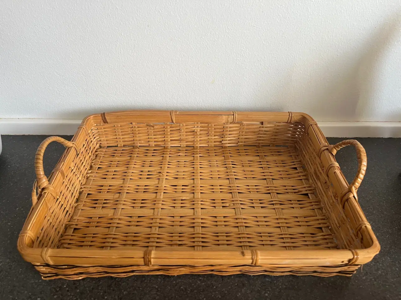 Billede 7 - Smuk rustik fletbakke m/håndtag og julenisser mv.