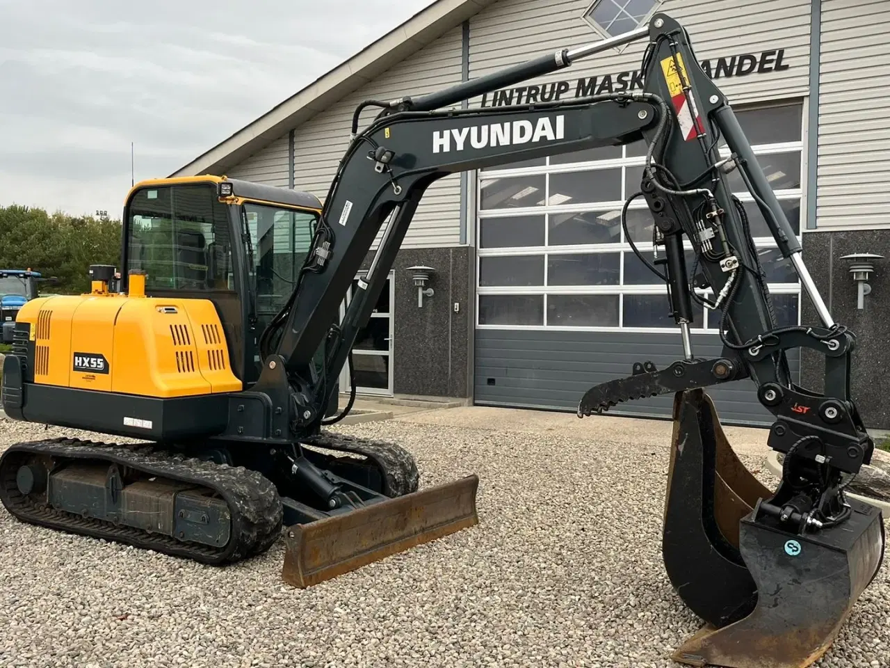 Billede 5 - Hyundai HX55 Med Hydrema skifte og centralsmørring og grab-klo på. Udlejes, også med forkøbsret.