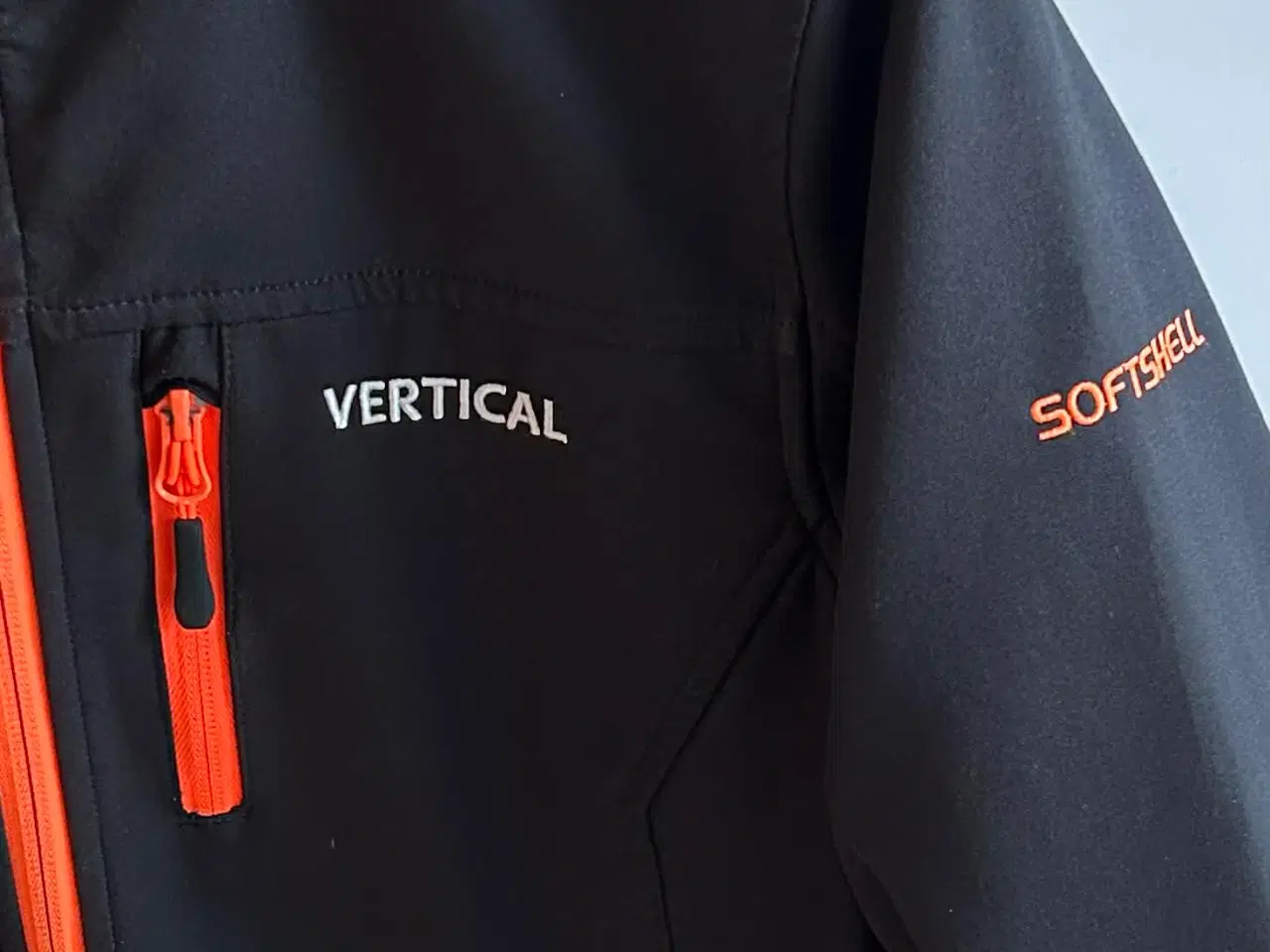 Billede 4 - Vertical softshell jakke med hætte, str. 12 år
