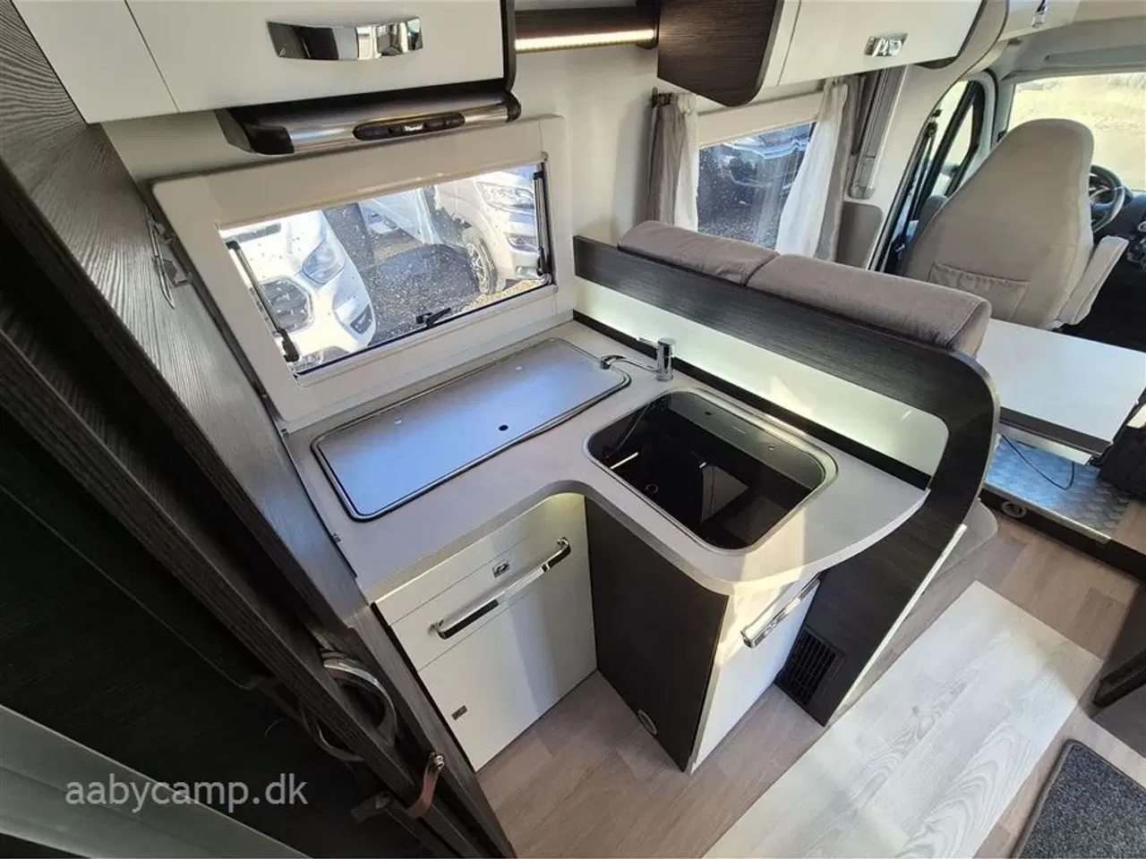 Billede 11 - 2020 - Benimar Mileo 296   markise. cykelstativ. batteri. solcelle. queensbed. 5 selepladser. Bemærk sælges Kun Til CVR!!