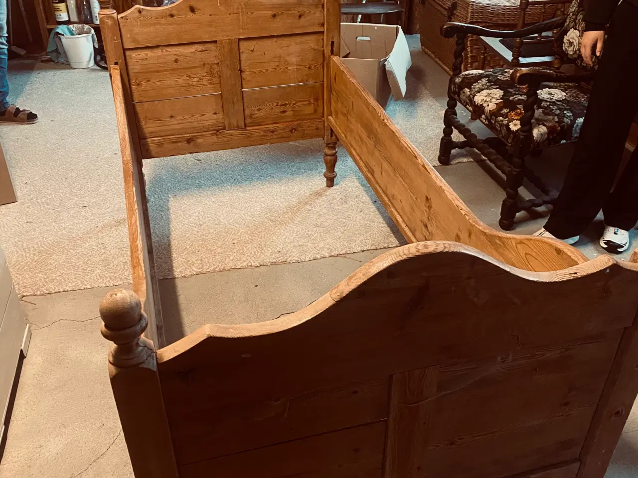 Billede 2 - Karlekammer seng i fyrretræ 