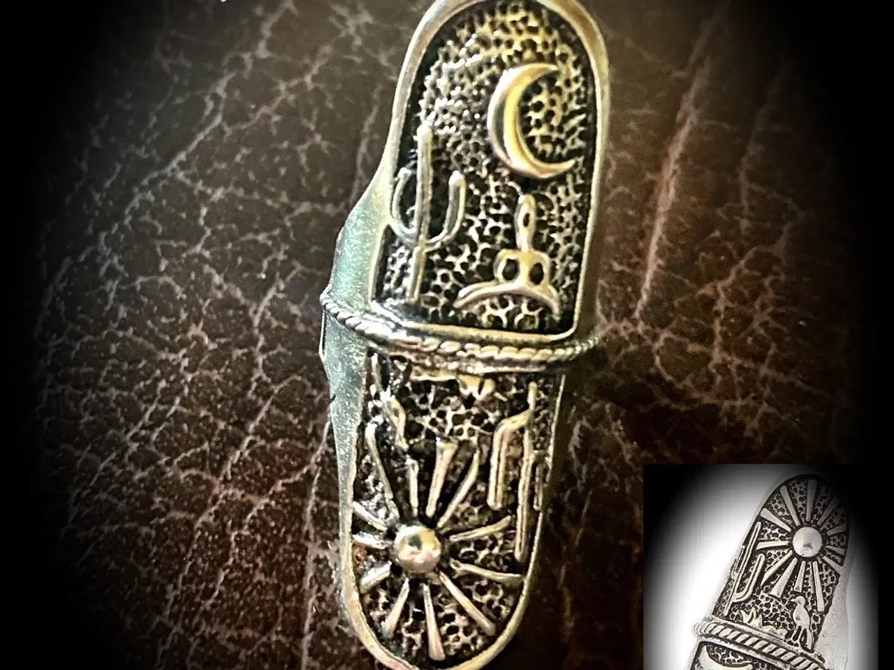 Billede 1 - * Ring med ørken-symboler - i Tibetansk Sølv