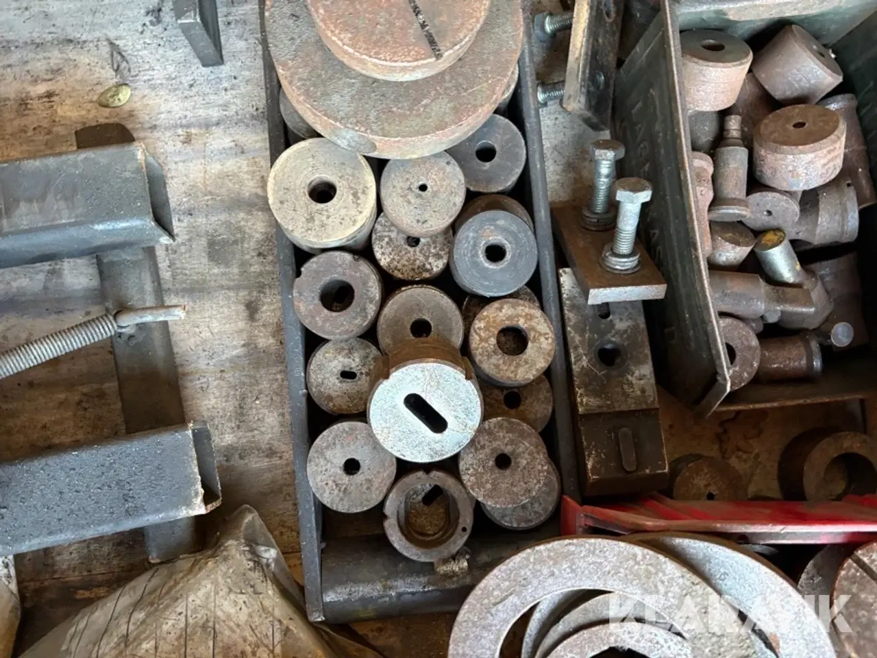 Billede 11 - Lot med udstandsning udstyr 1 palle