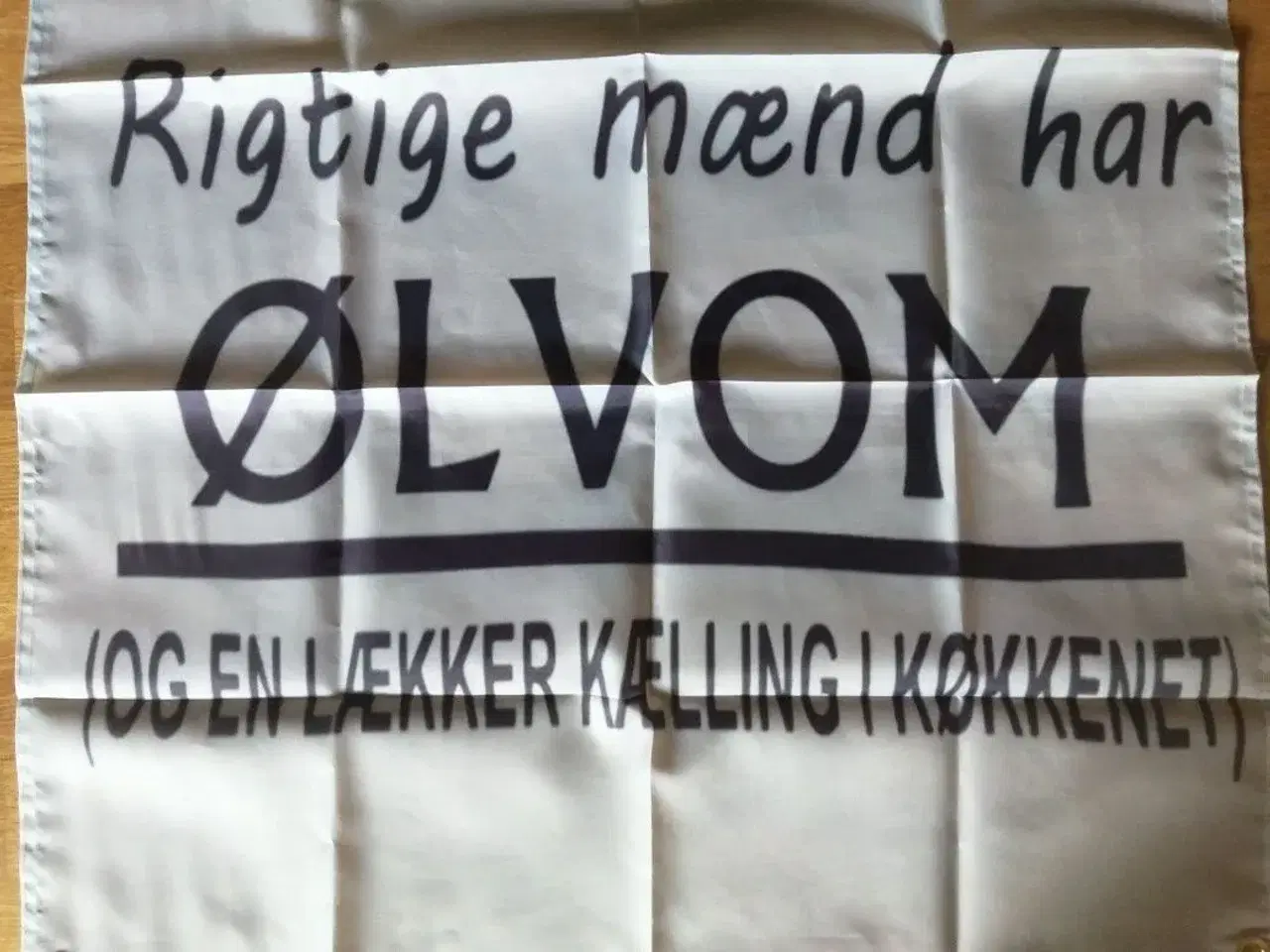 Billede 12 - øl banner som der er i loftet på Engelske barer