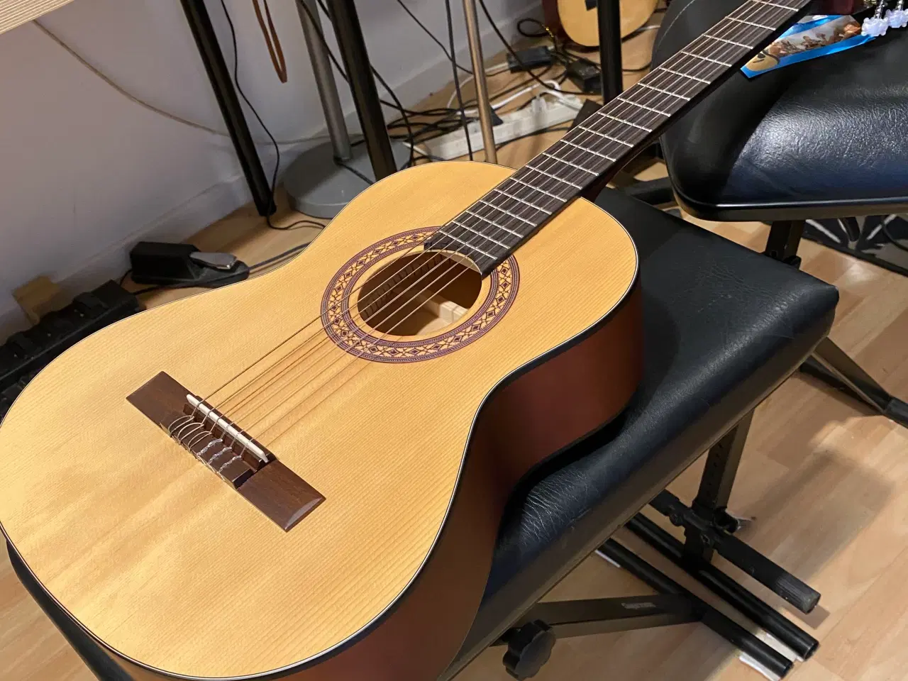 Billede 10 - 🎸Cataluña 3/4 Klassisk Guitar – Som Ny