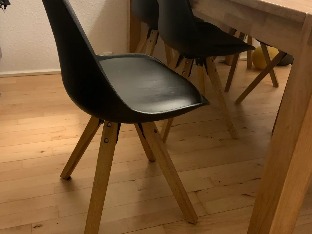 Billede 2 - Spisebord i egetræ med 8 stole 