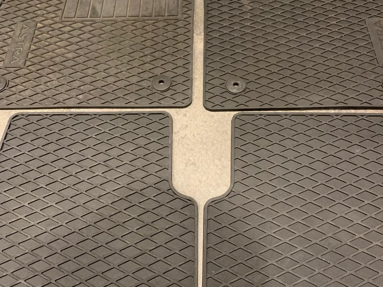 Billede 4 - Gummimåtter til Opel Astra