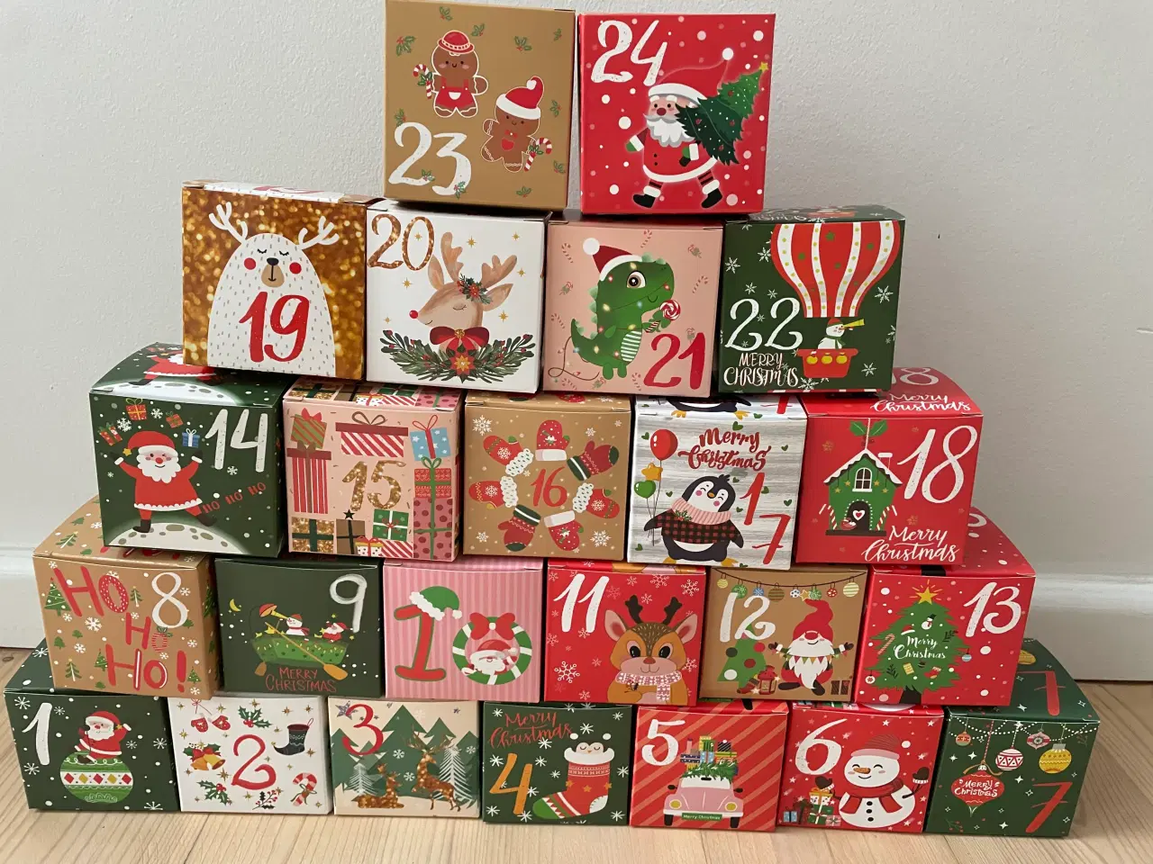 Billede 1 - Barbie julekalender - 24 unikke sæt tøj