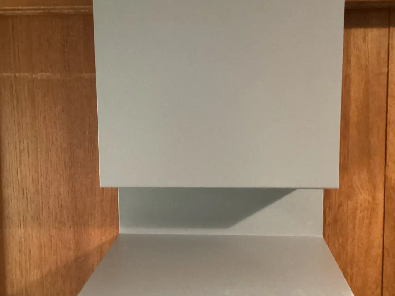 Billede 2 - Grå metalhylde Anne Linde