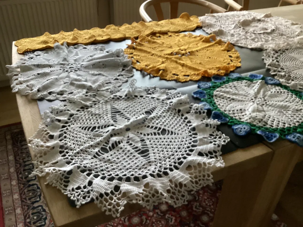 Billede 5 - Hjemmehæklede. Lyseduge. Sælges samlet 