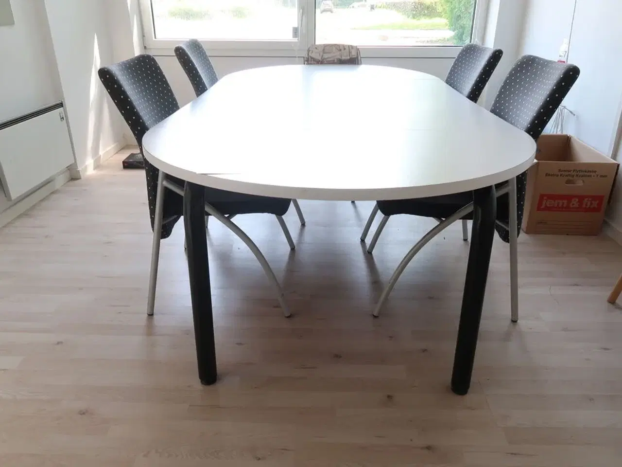 Billede 3 - Bord med 6 stole
